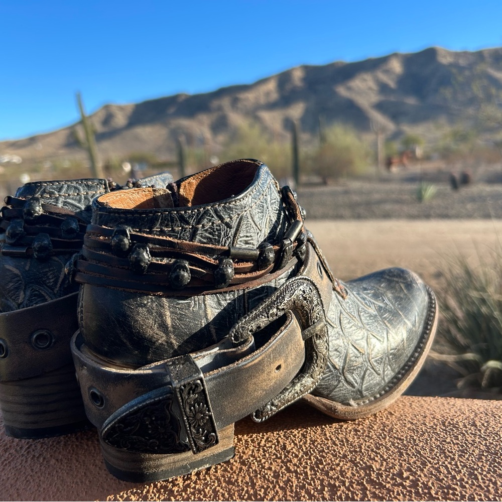Freebird Saloon Graphite color size 8 worn once!